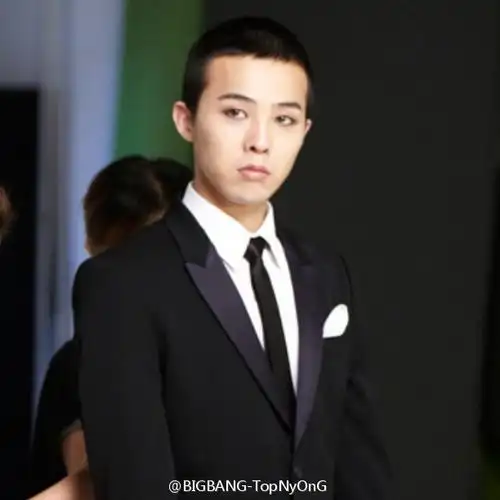 有谁有权志龙平头的照片啊?最好多发几张.谢谢!