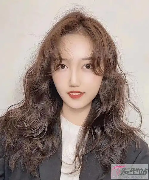 2021最新款八字刘海发型 这么剪变美变女神_发型站_最新流行发型设计