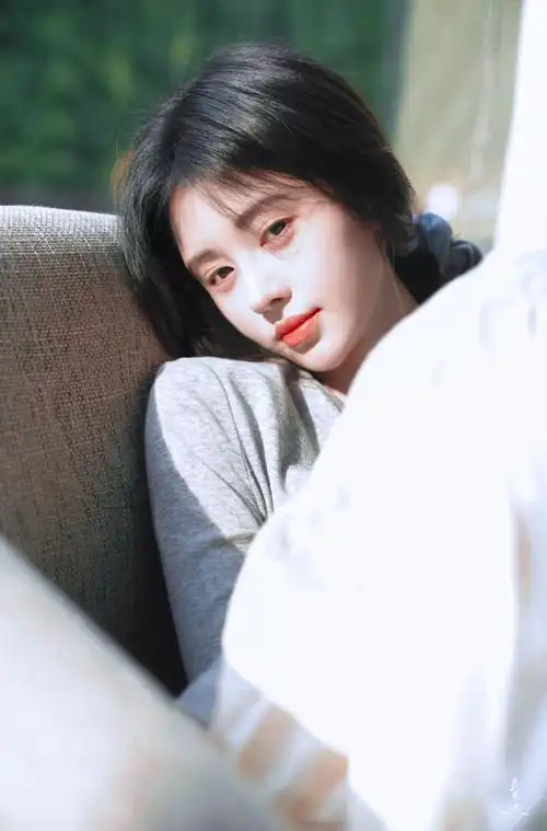 鞠婧祎照片##鞠婧祎的天鹅颈