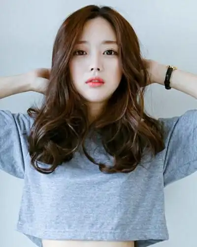 的中分烫发发型图片变身气质女神就得get