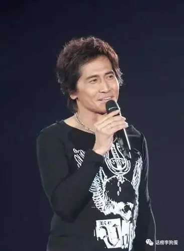 如果说王杰是浪子中的大哥,那齐秦就是浪子中的大爷,几乎每一首歌都