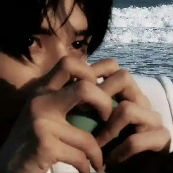 暮然回首,没有人在我左右.#易烊千玺 #优质头像 #男生头像 - 抖音