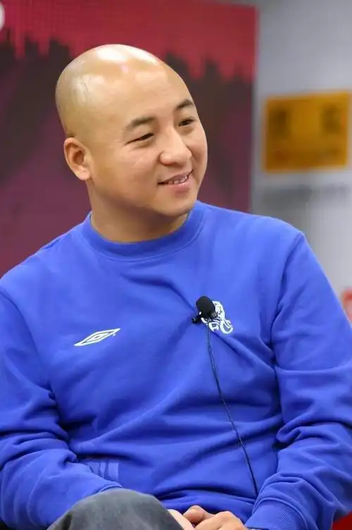 周晓鸥: 这光头一看就不像好人