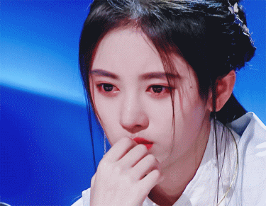 还有同一个节目的鞠婧祎,美人垂泪真是我见犹怜.