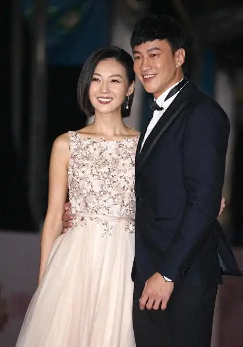 2003年,何润东和孙俪在电视剧《玉观音》中首次合作,扮演一对悲情的