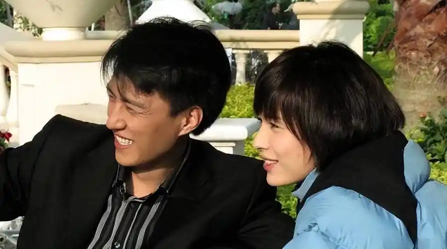 靳东:与离过婚的江珊同居了5年,却为何转身娶了二婚的李佳?