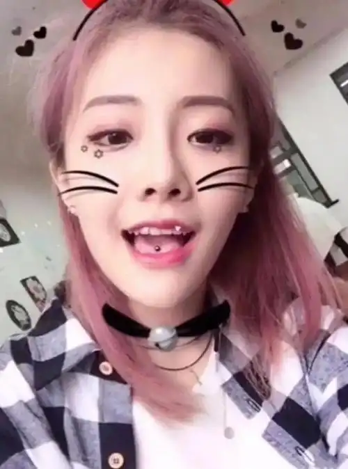 原来the9喻言后背纹身这么大?饭拍镜头下,打码师辛苦了