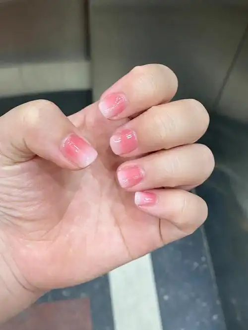 美甲短指甲夏日美甲渐变色粉色