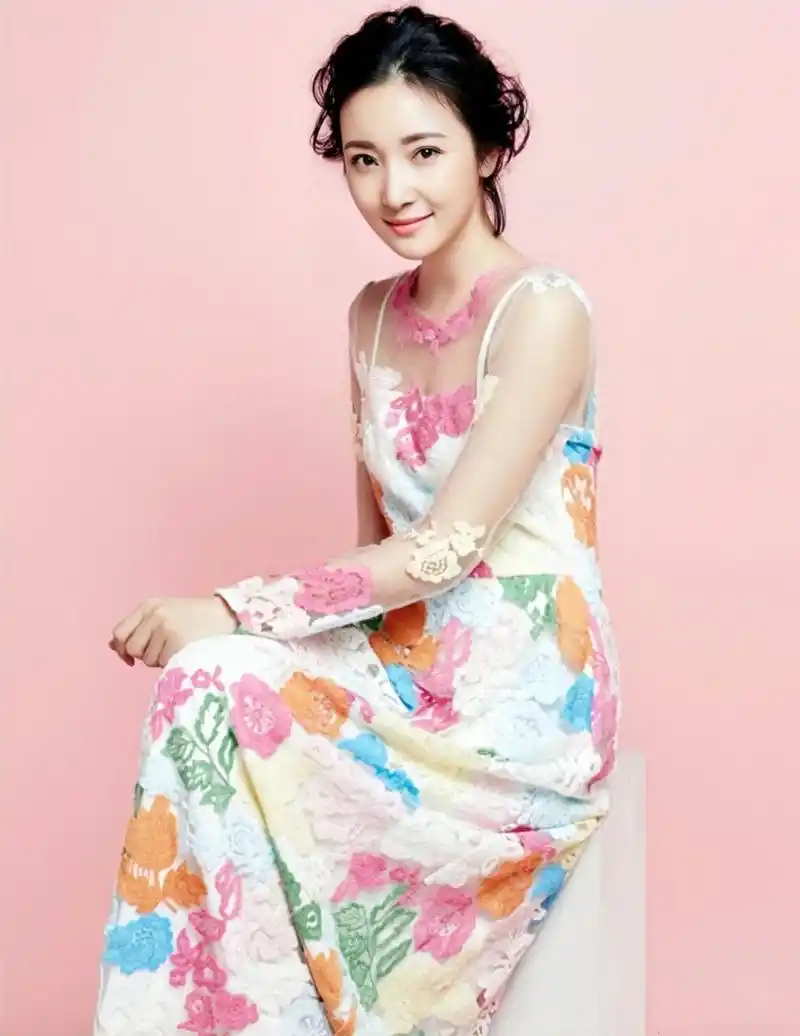 张予曦, 1993年出生于吉林省敦化市,2009年,张予曦在第7届瑞丽封面