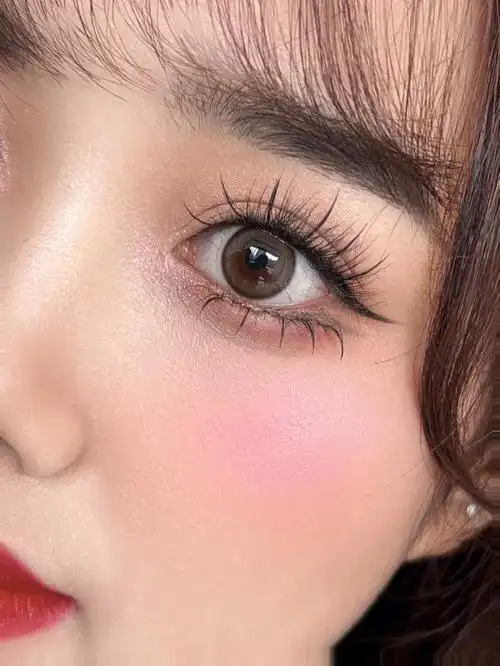 好看的眼妆要画半个小时