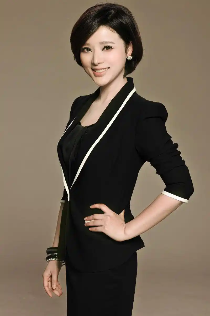 胡蝶图片央视主持人胡蝶写真图片