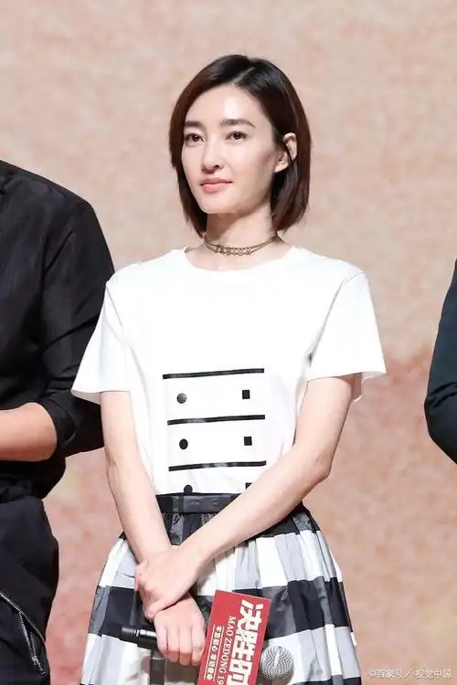 标签众多,从素颜女神到实力演员,王丽坤是如何做到的