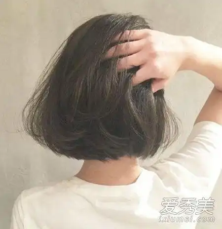 甜美vs帅气短发造型你更喜欢哪一款