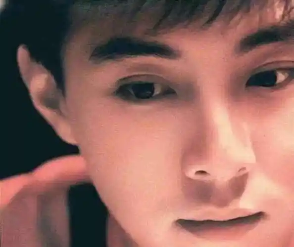 原创54岁张卫健落泪表白老婆感谢你当年破产不弃穿二手婚纱嫁我