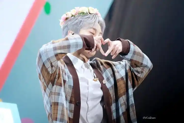 金珉锡 图cr:logo/网络 侵删 - 堆糖,美图壁纸兴趣社区