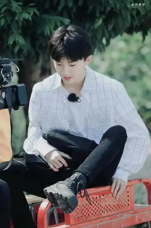 格子衬衫马嘉祺-vlog视频-搜狐视频