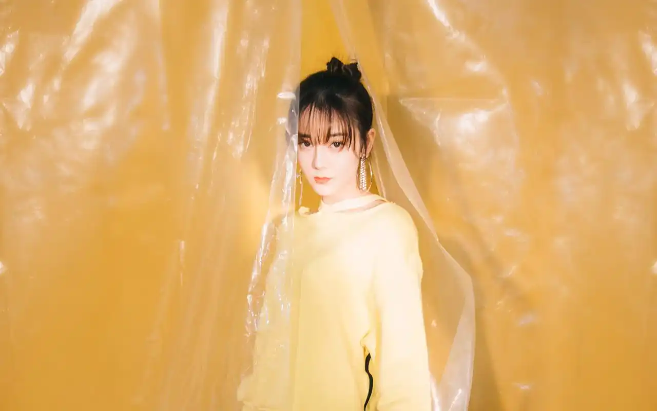 迪丽热巴清纯甜美高清桌面壁纸