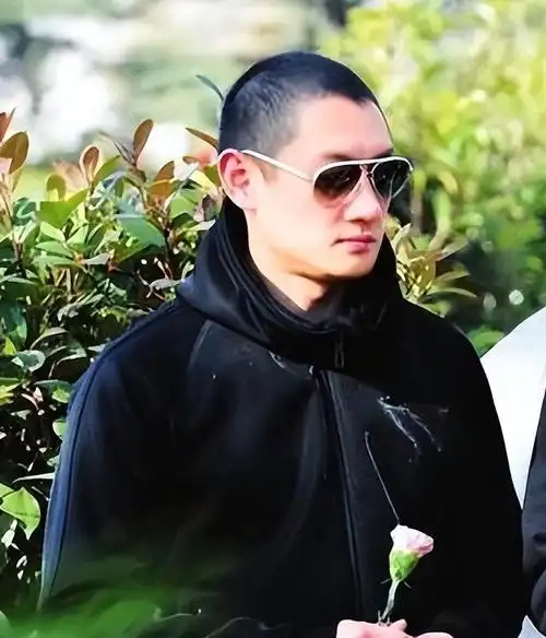 演员李钰24岁爆红33岁患癌离世汪雨送上13字挽联让人泪目