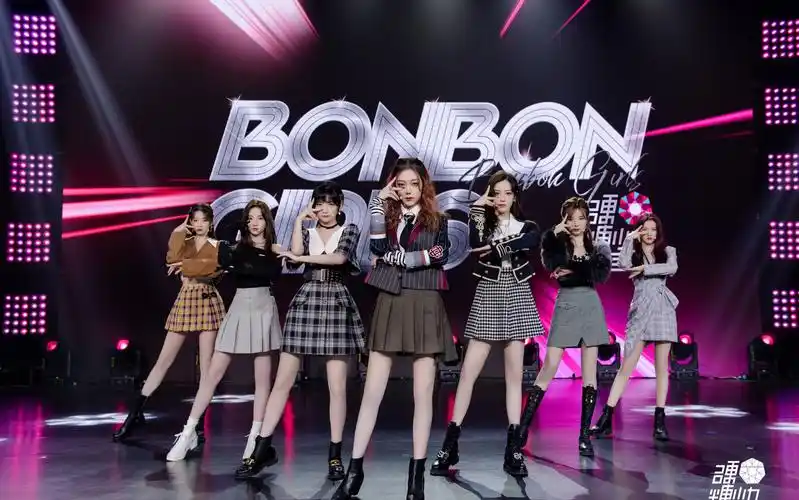 硬糖少女303与某高中男生呈现绝美合唱!完美演绎《bonbon girls》!