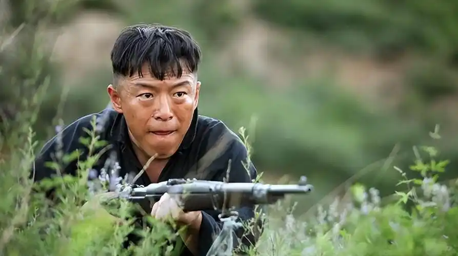 2011年,黄渤出演电视剧《民兵葛二蛋》,将剧中机智活泼,善良勇敢的葛