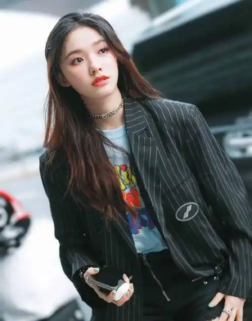 林允宋祖儿闺蜜装,辣妈张嘉倪最少女_孟美岐_黑色_紧身