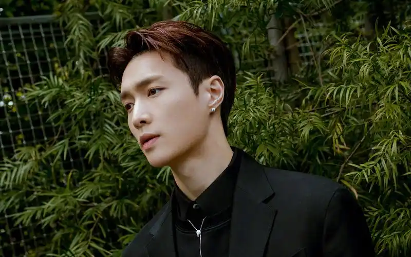 张艺兴帅气写真图片桌面壁纸