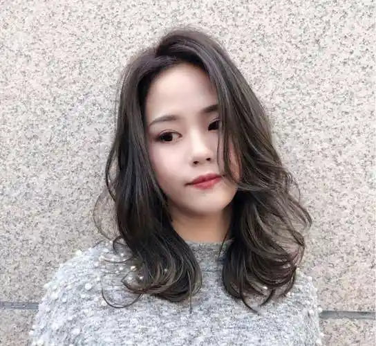 中长发烫发背面作品