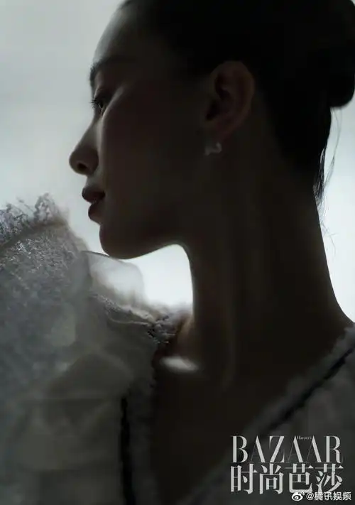 刘诗诗名品侧颜我i了,真是侧颜好绝一女的