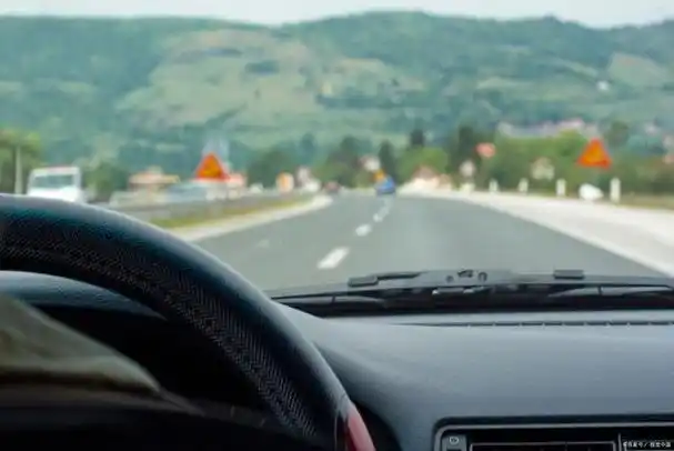高速开车必备的安全常识,不懂就别上高速,否则后果很严重