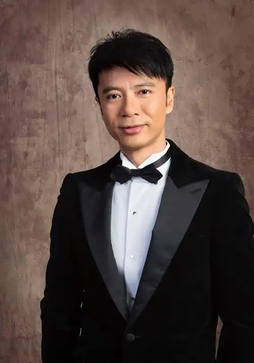 低调了26年,李克勤老婆终曝光,难怪连周慧敏,梁咏琪都不要!