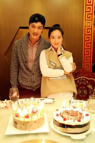 陶昕然为男友何建泽庆生 微博亲密互动