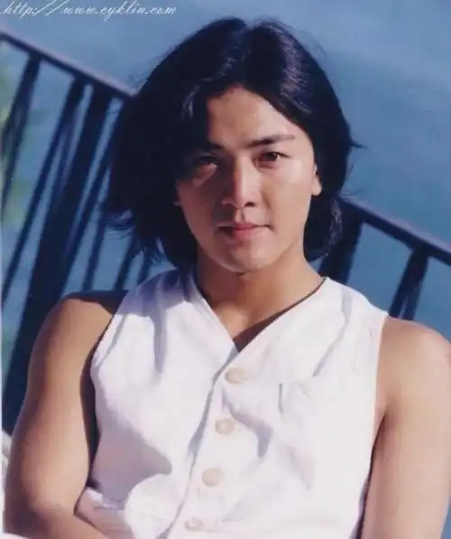 9月4日定居日本的郑伊健因为颜值引发热议