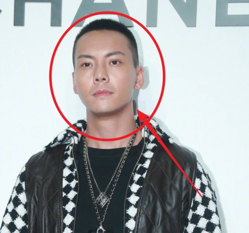 陈伟霆生图引热议皮肤晒黑让人认不出35岁的颜值我却看愣了