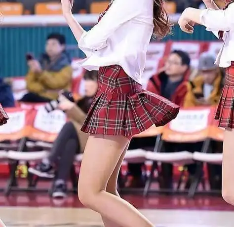 从安大男老师让女生穿超短裙跳操看性别歧视