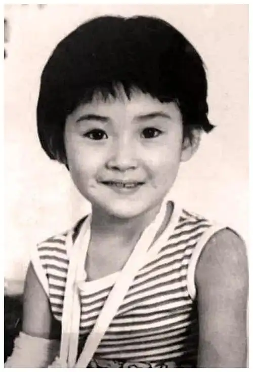 明星童年照,胡歌曾是"小胖墩",你能认出来几个