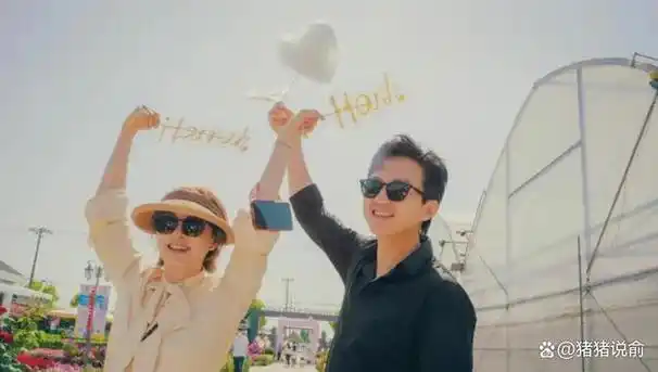 孙俪邓超结婚十四周年,两人默契发文秀恩爱,邓超鬼才配图笑喷了