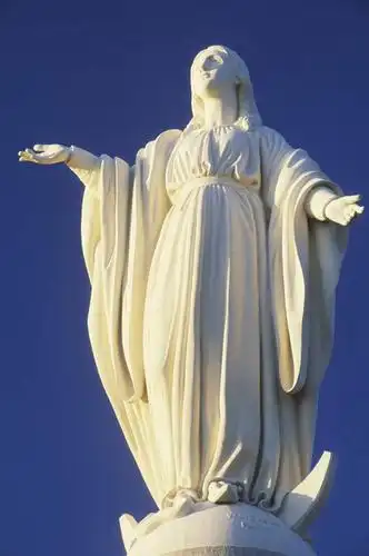 仅一个人,圣母,圣母玛利亚,阴影,服装,艺术,装饰,光线,雕刻,雕像,影子