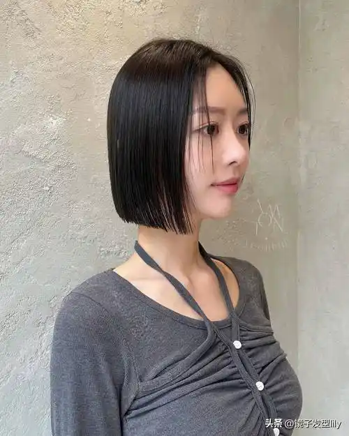 越简单越时尚,一刀切直发波波头,你的发型新选择