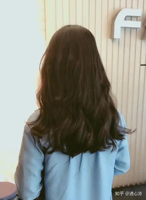 黑色卷发会很土吗?