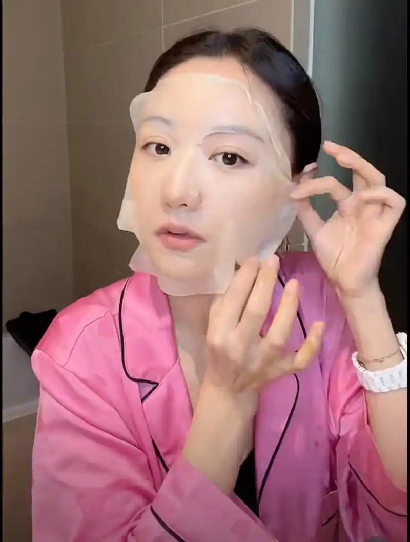 杨蓉再次分享纯素颜,她是被忽略的原生态美貌,皮肤状态完全可以比得过