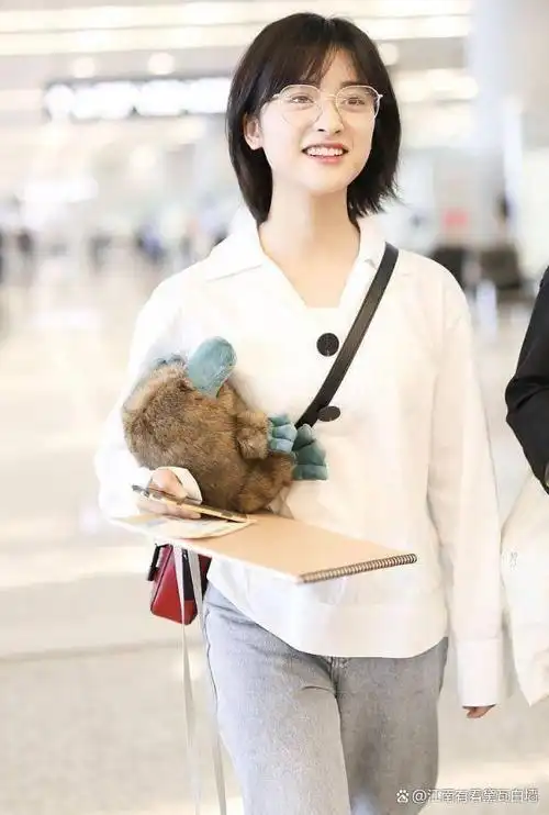 沈月是近年来在娱乐圈备受瞩目的女明星.