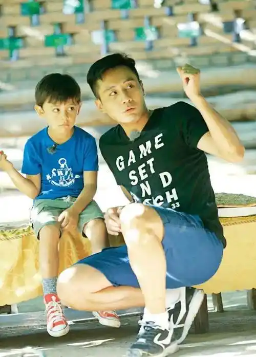 刘烨儿子诺一颜值大幅提升12岁五官精致气质好被指像外国明星