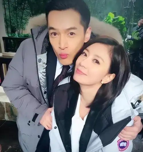 区炸窝,感情线被扒|娱乐圈|王晓晨|杨幂|胡歌官宣升级做爸爸_网易订阅