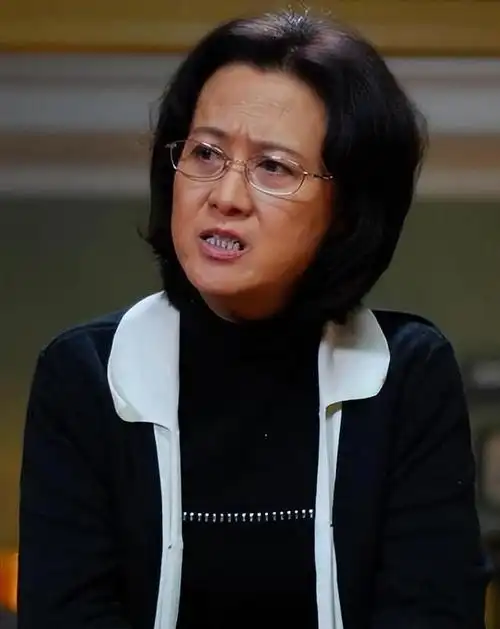 13年前,柏寒因出演家庭生活剧中的曹心梅一角而走红.