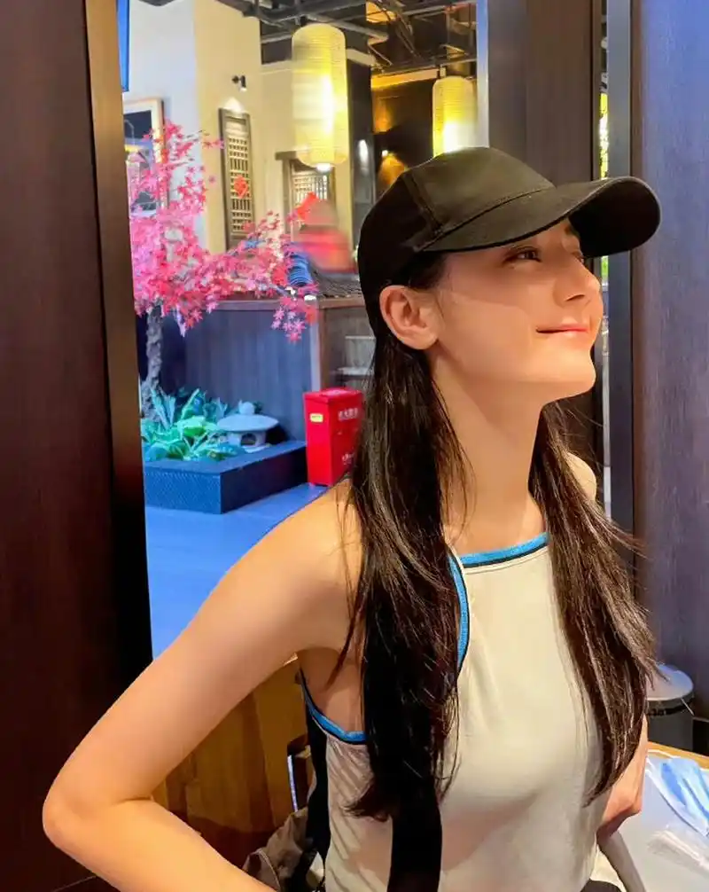 迪丽热巴ins点赞#  今天的日子想说一句七七事变,铭记历史,吾辈自强