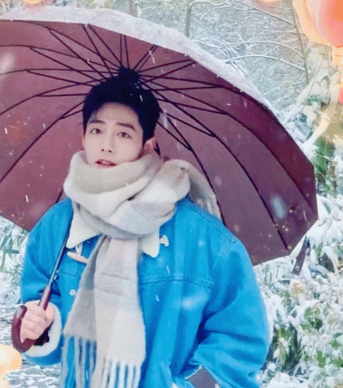 肖战晒初雪雪人#  每年都会和我们分享他自己超爱的雪,会亲自画小飞侠