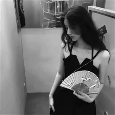 2022个性头像女生霸气冷酷超好看的女生黑白微信图片大全