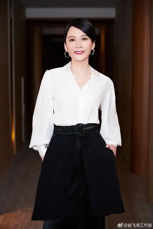 49岁俞飞鸿竟被凤凰男"骗婚"?活得漂亮,从来就不是为了取悦谁!