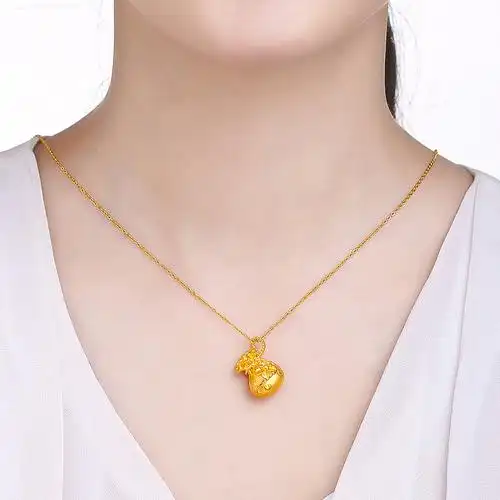 周六福珠宝3d硬金黄金吊坠女士款足金福袋压花挂坠定价ad041559