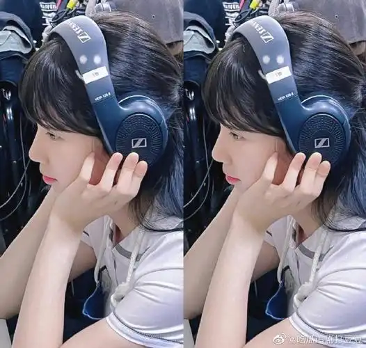 裴秀智新剧安娜高中校服造型